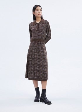 播2022冬季新款气质修身纽扣装饰翻领收腰连衣裙女DDP4LD4912