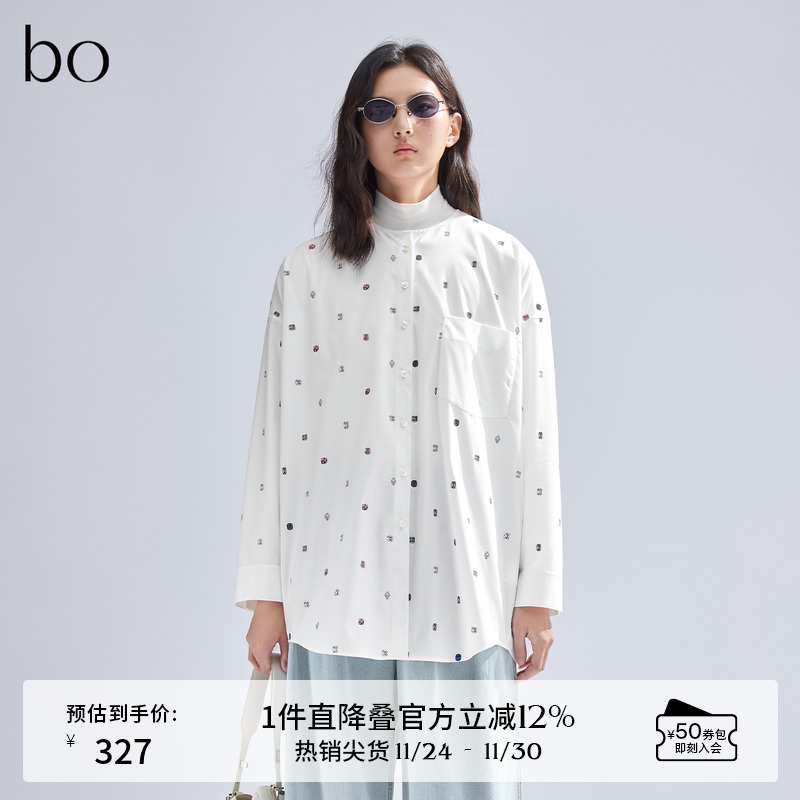 优雅简约圆领，光泽感贝壳扣