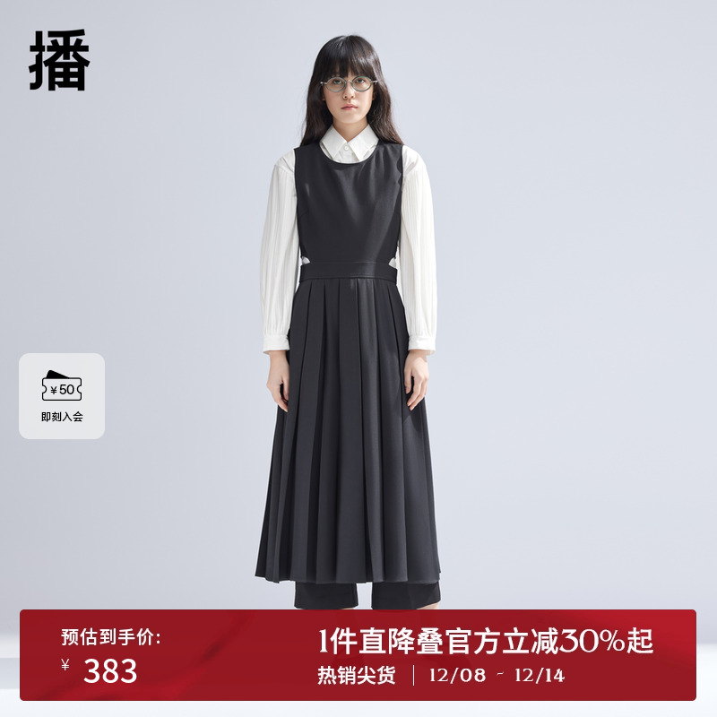 镂空露腰设计，灵动百褶下摆