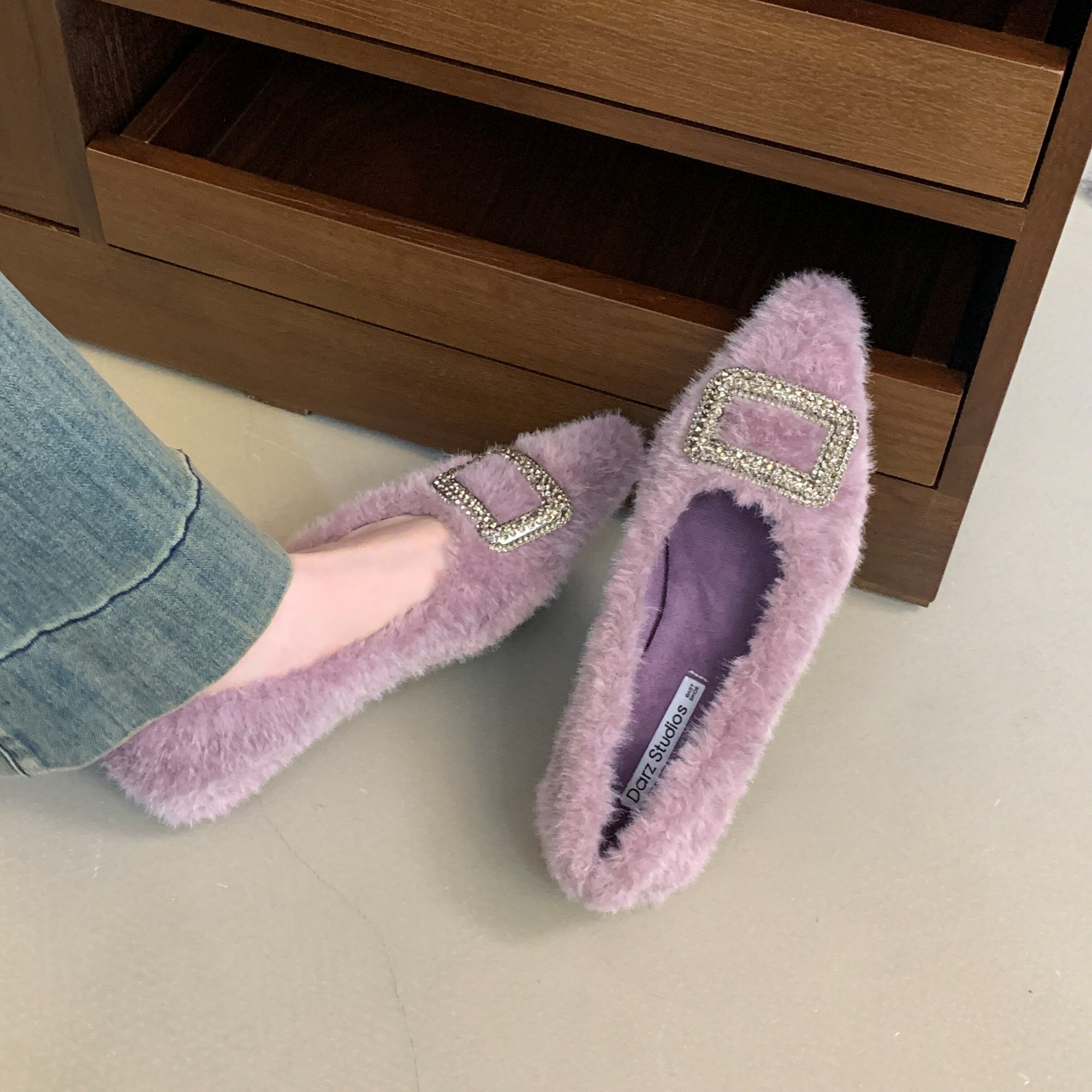 浅口复古尖头单鞋金属扣