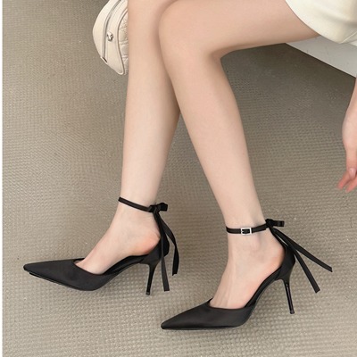 浅口复古尖头单鞋金属扣