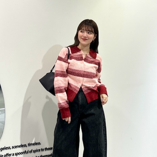 K*F2025秋冬 敲复古小翻领暗扣渐变宽条立体质感针织衫