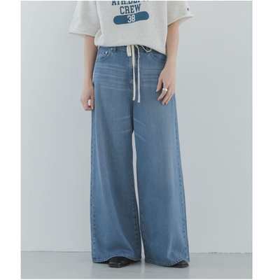 K*F旗下2026春夏 轻柔透气系腰带休闲阔腿牛仔裤