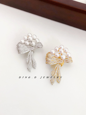 新款时尚珍珠花束蝴蝶结胸针奢华闪耀胸花别针优雅气质小众设计