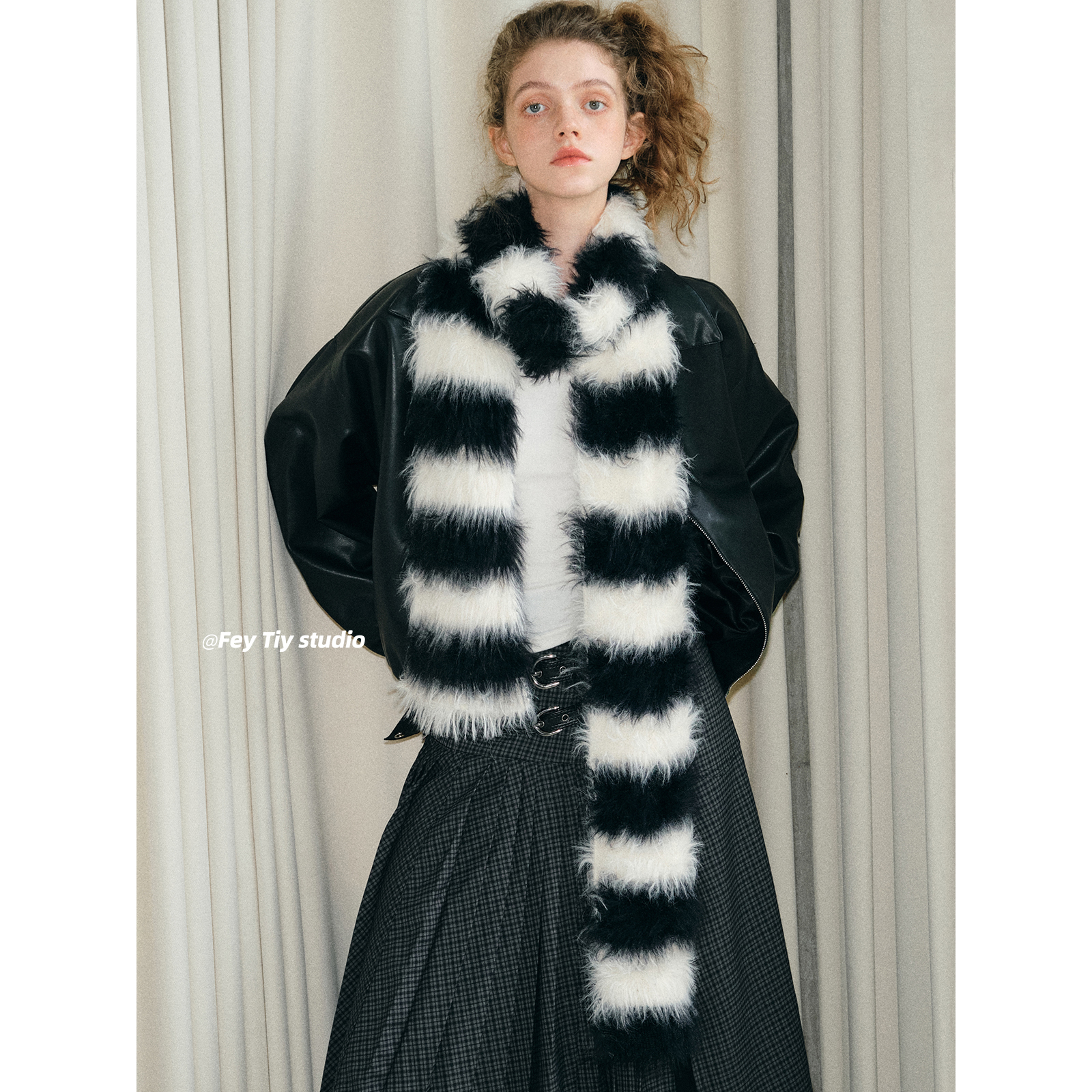 时髦百搭黑白条纹仿皮草针织围巾