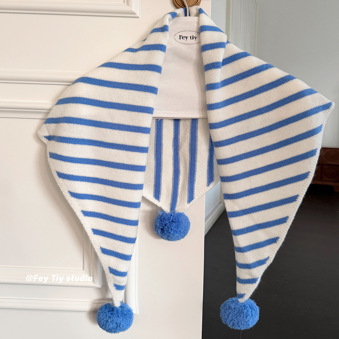 毛球の条纹三角针织围巾披肩
