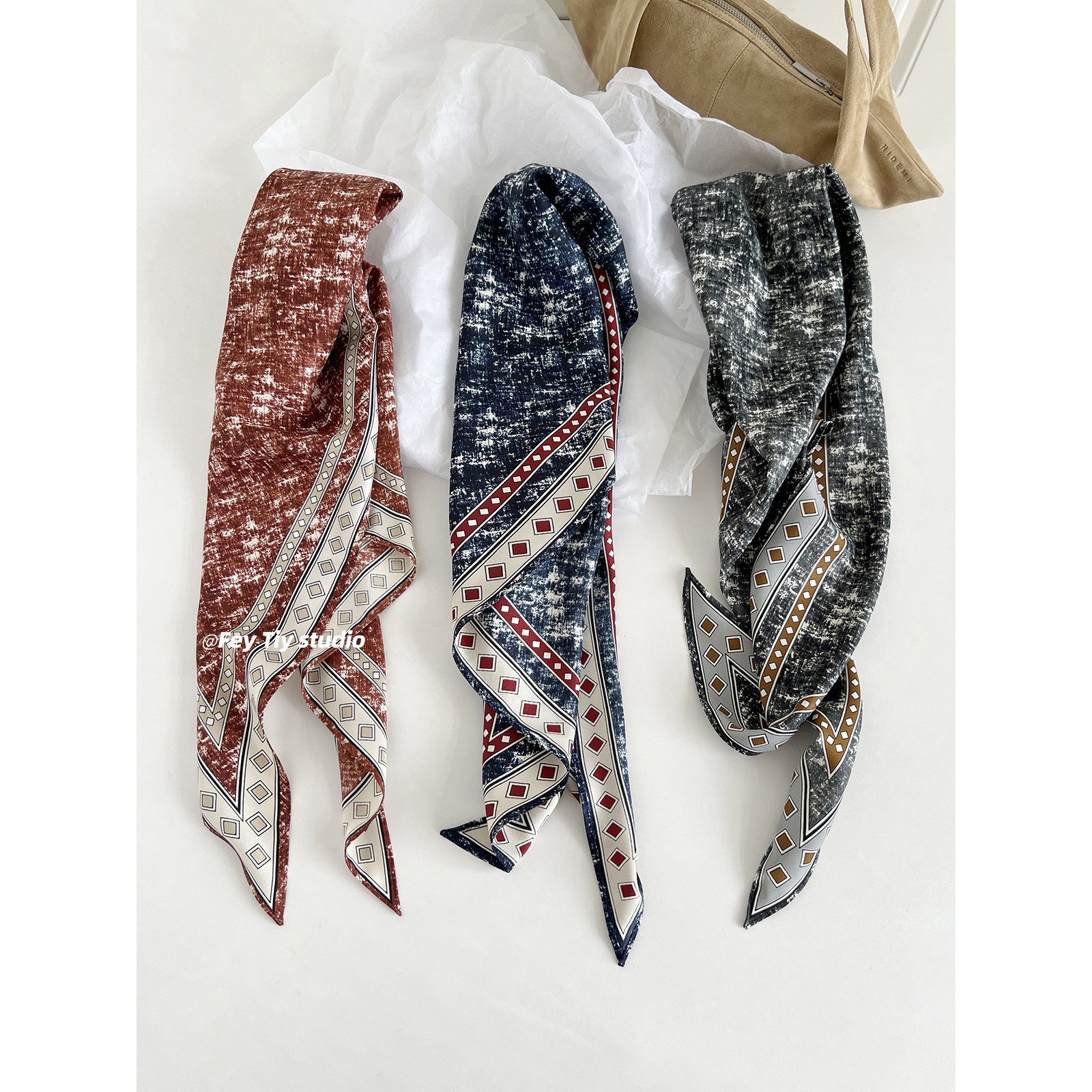 物有所值~印花图腾三角巾丝巾