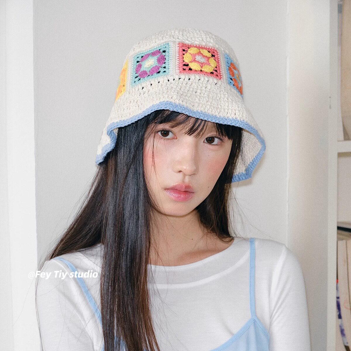 夏天的小花花手工钩织彩色渔夫帽图片