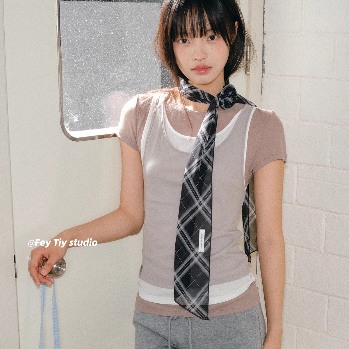 日常搭配单品玫瑰颈花丝巾百搭