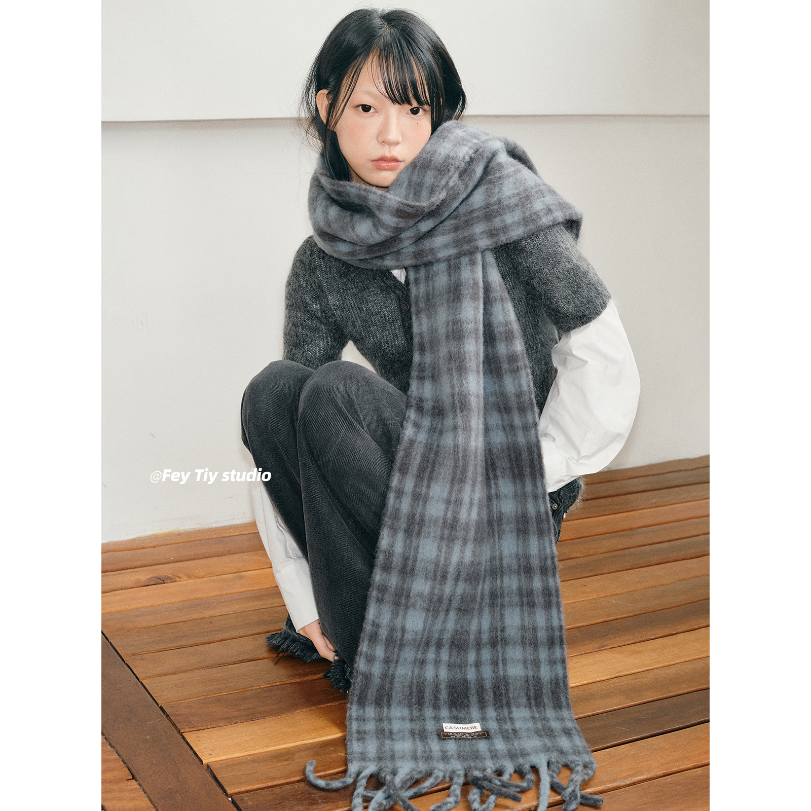 质感细腻羊毛格子围巾冬季保暖