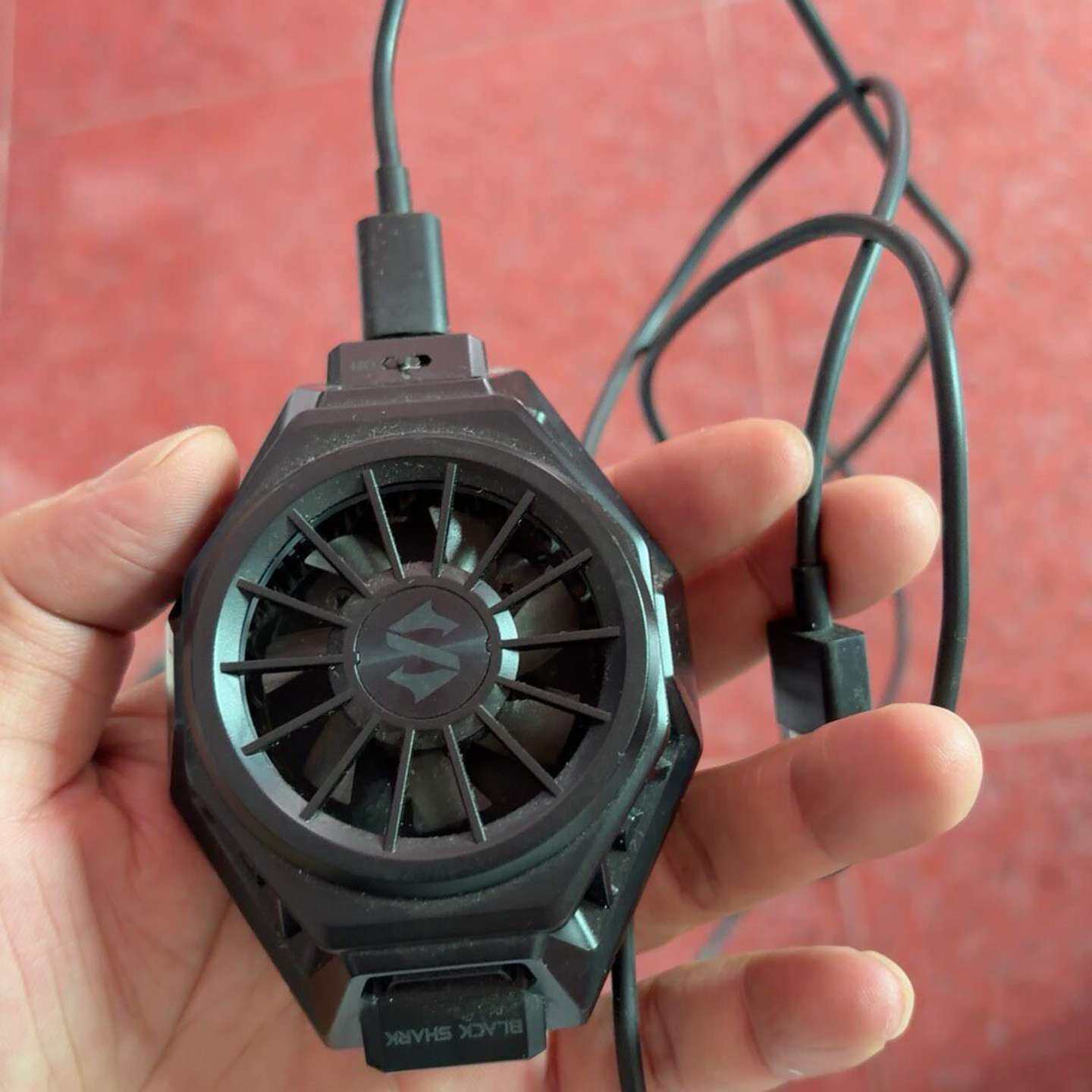议价黑鲨冰封散热背夹Pro一代，型号BR20。正常使用，有线，无