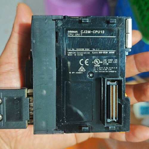 议价欧姆龙CJ2M-CPU13，成色如图所示，拆机剪线，正常使用