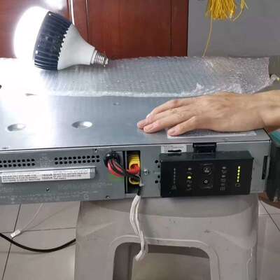 议价SUA1500R2ICH施耐德UPS电源两台测试包好