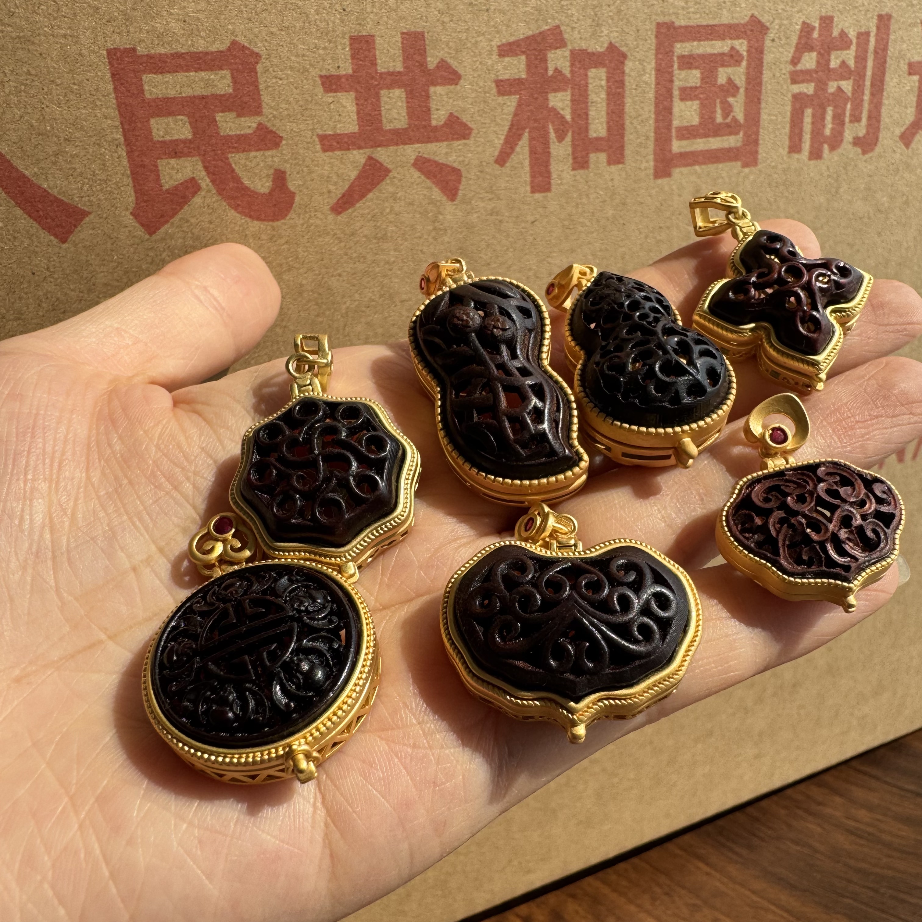 老库存近几十年紫檀木香囊盒金属铜镀金古风配饰