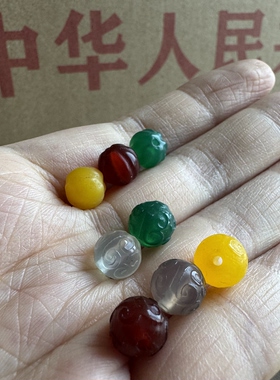 天然白红黄绿蓝灰彩色回纹瓜棱玛瑙珠子直径8cm左右