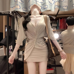 微胖mm纯欲辣妹风V领短袖 收腰褶皱弹力包臀短裙 连衣裙女夏季 新款