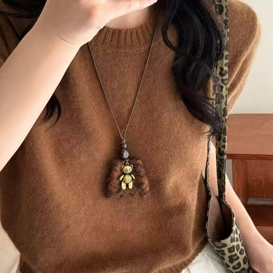 【GROW UP】韩系简约小熊吊坠项链女棕色毛衣链长款百搭饰品