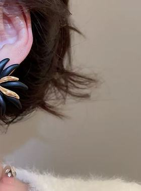 GROWUP2025新款简约滴油叶片耳钉女气质高级感几何耳环黑色金色