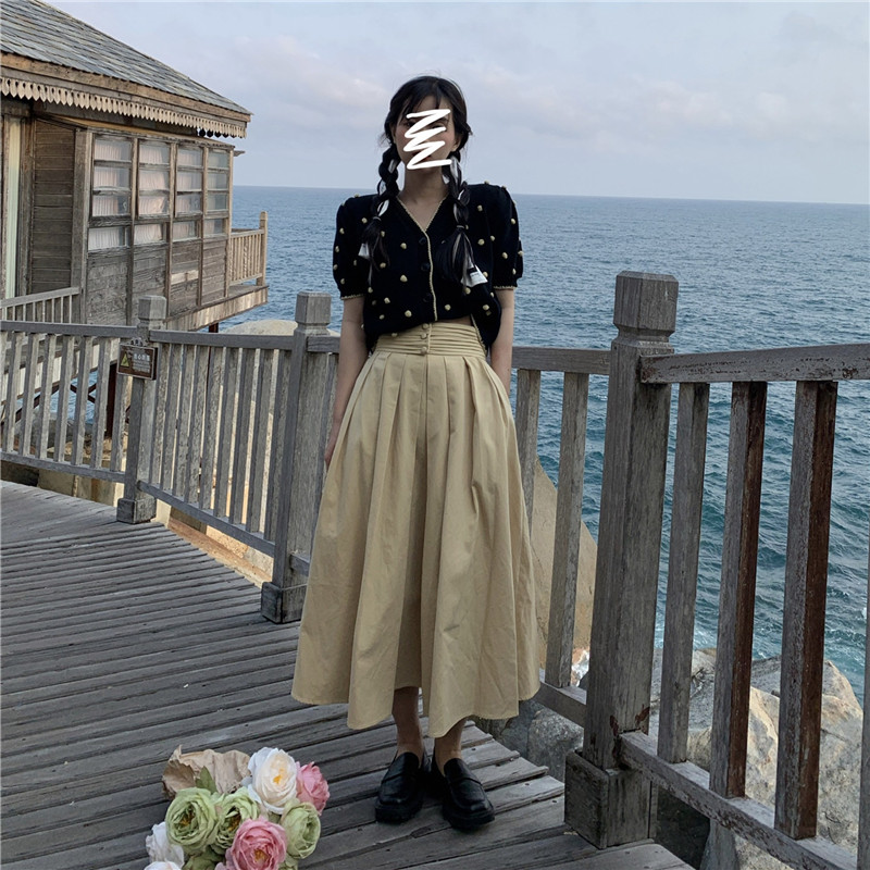 Real shot real price Korean handmade ball short sleeve V-Neck Sweater + artistic temperament high waist A-line swing skirt