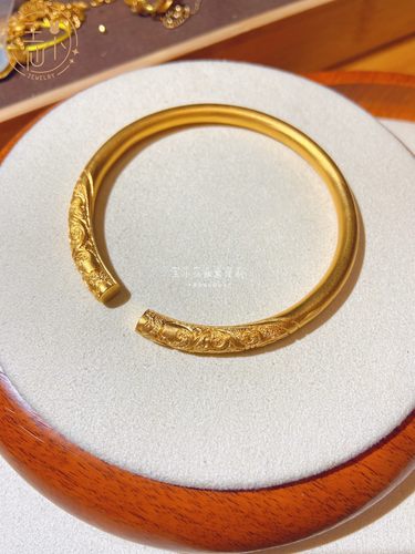 999足金传承古法錾刻金蜚英滕茂黄金实心纯金女款开口手镯 - 封面