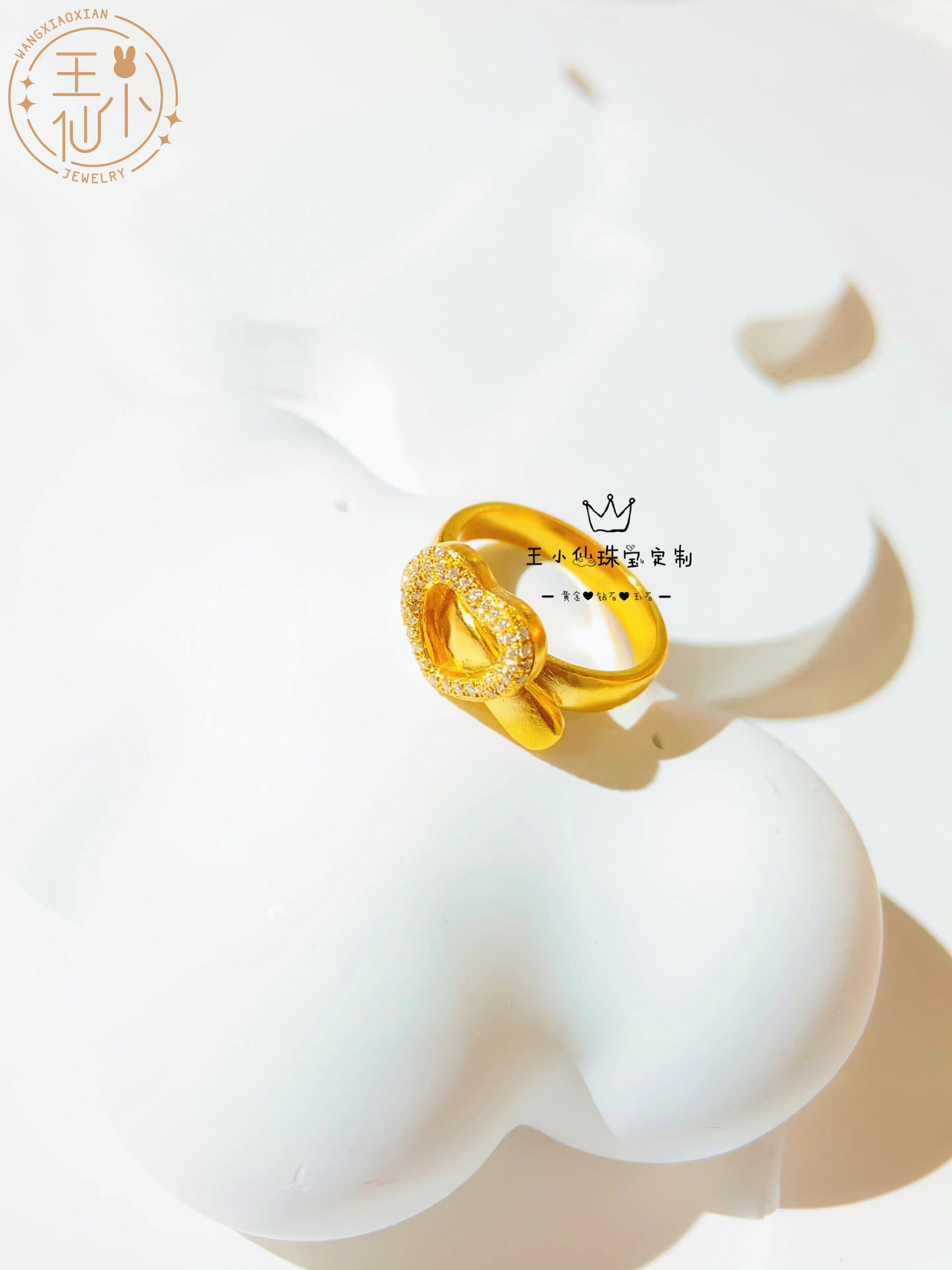 999足金莫桑镶嵌ins时尚简约风满钻闪闪爱心皮带扣实心黄金戒指