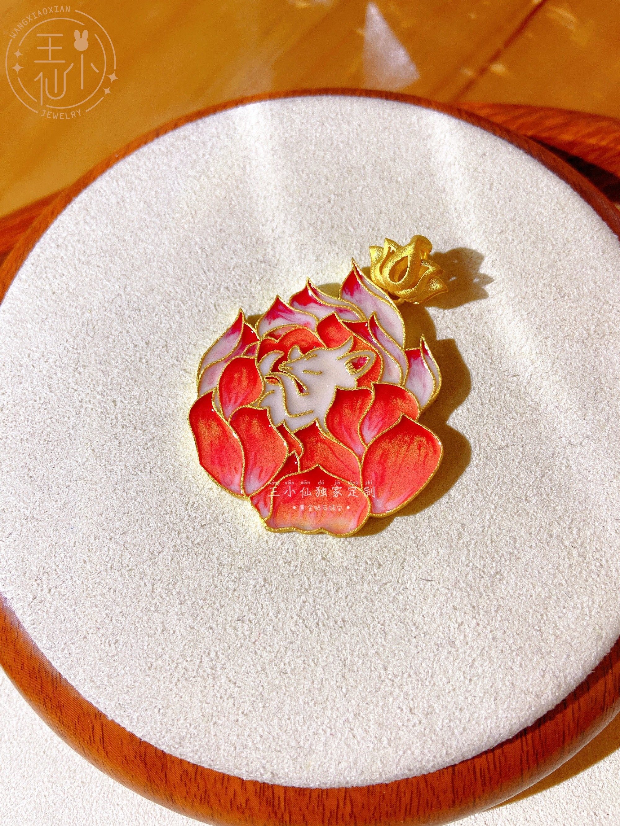 王小仙珠宝 999足金 传承古法金手绘珐琅彩九尾狐 好人缘黄金吊坠