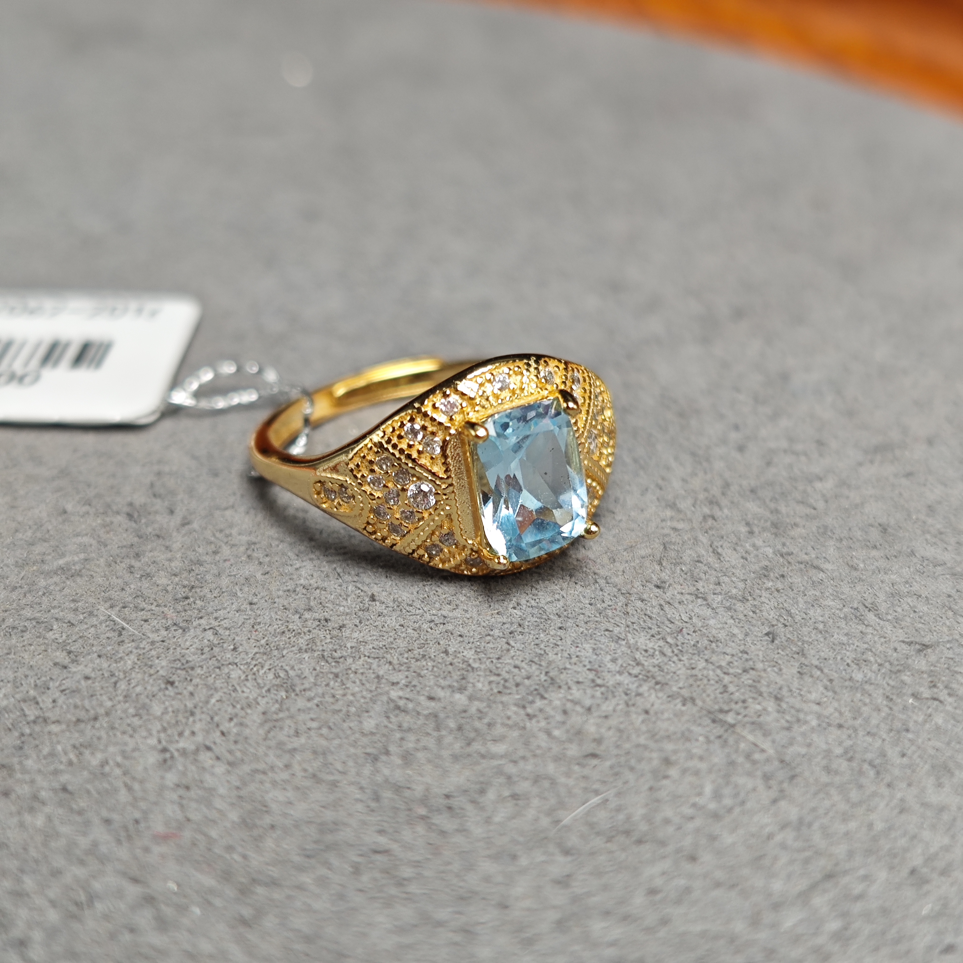 天然925银托帕石戒指925银镶钻石长方形托帕石戒指