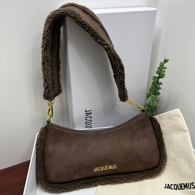 Jacquemus羊羔毛法棍腋下包新款