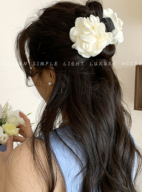 显白红色玫瑰花朵抓夹枯叶仿真头花夹子头饰后脑勺气质发夹鲨鱼夹