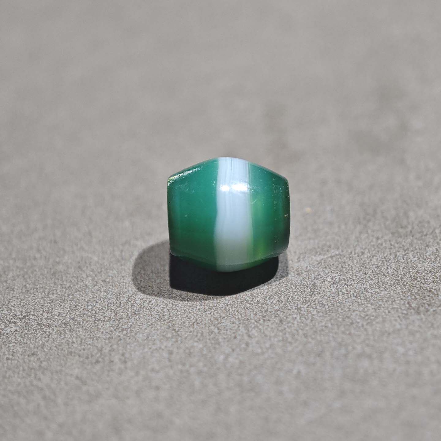 8MM天然绿色一线药师玛瑙桶珠散珠\佛珠手串配珠子小元素绳束背云