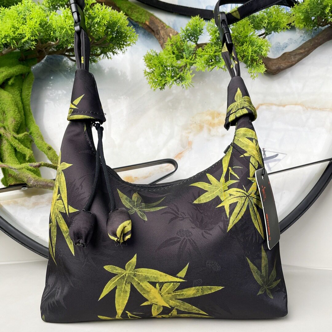 厂家香云纱月牙包花萝暗纹提花斜跨可调节包小巧国风百搭定位花包