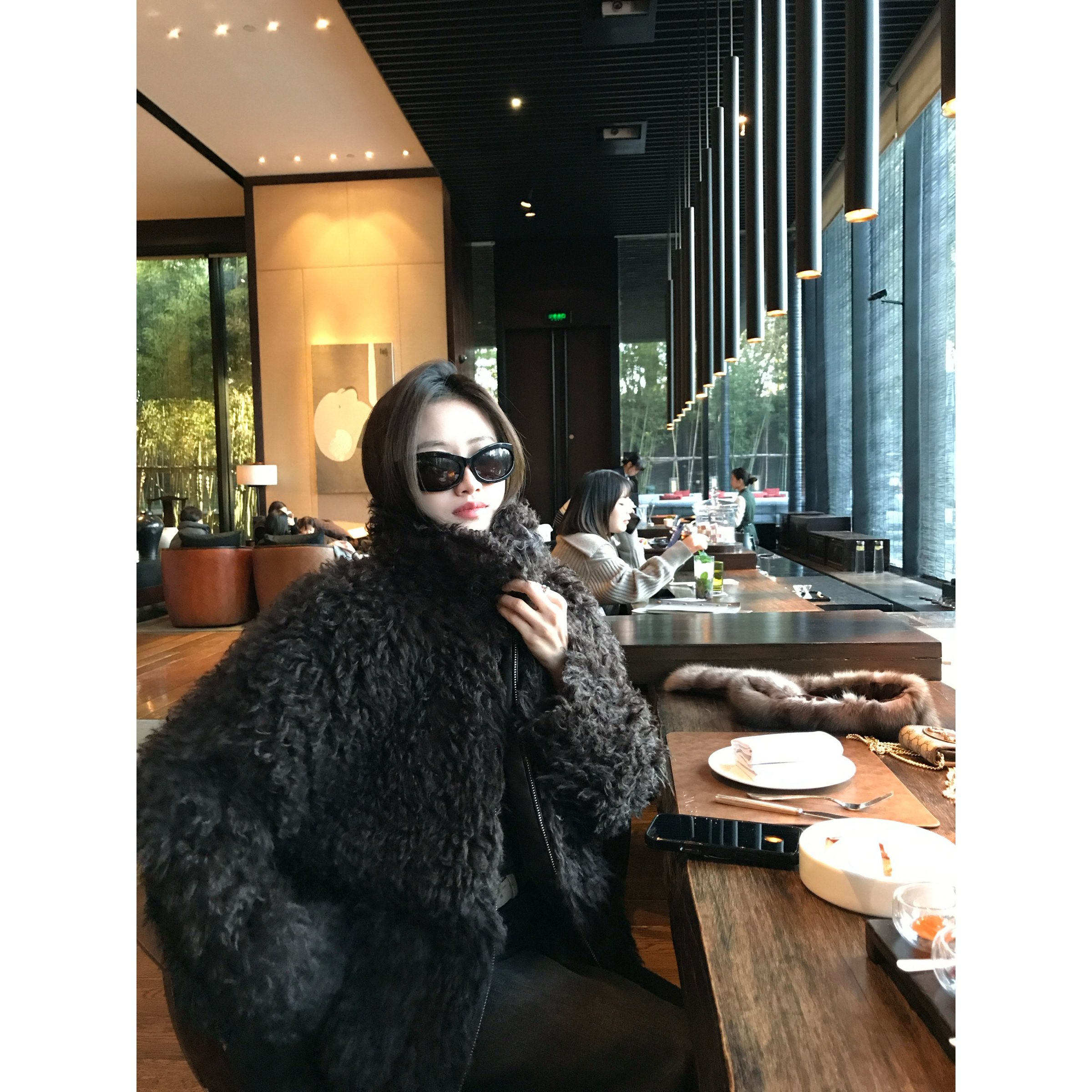 superniniyy 时髦感含羊毛特殊工艺处理拉毛翻领环保毛皮草外套女