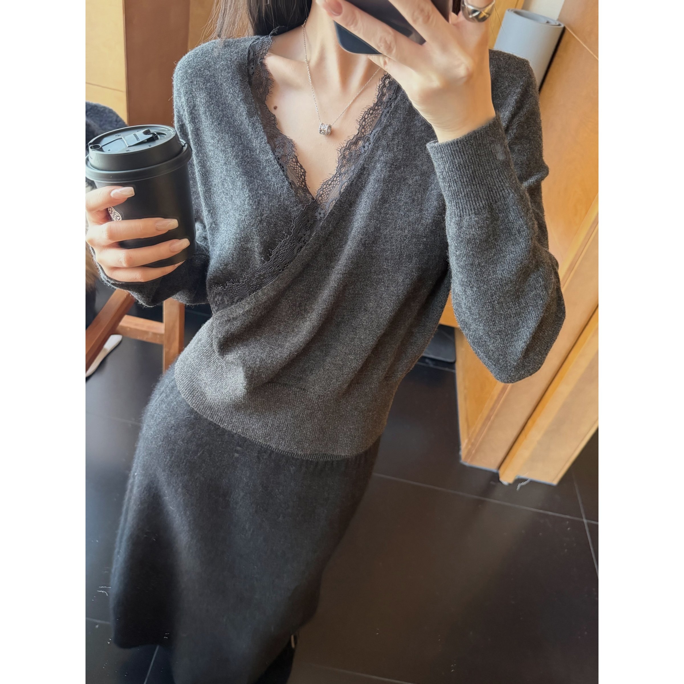 superniniyy 温柔姐姐&100%绵羊毛蕾丝拼接交叉V领针织衫毛衣,女装/女士精品,毛衣,淘宝优惠券,粉丝福利购,淘宝优惠卷