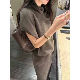 '时髦分子'极简row系松弛感堆堆领兔毛羊毛绒感坎肩斗篷式毛衣女