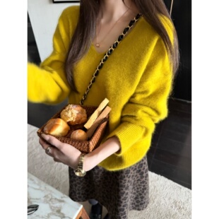 发财黄高品系列羊毛浣熊衬肤色套头V领宽松毛衣上衣 秘密 显白