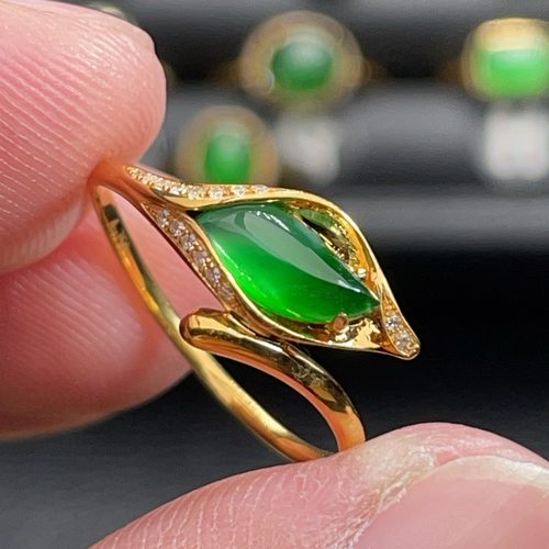 18K金天然翡翠A货2180随形满绿戒指K黄镶嵌钻石珠宝玉石阳绿气质