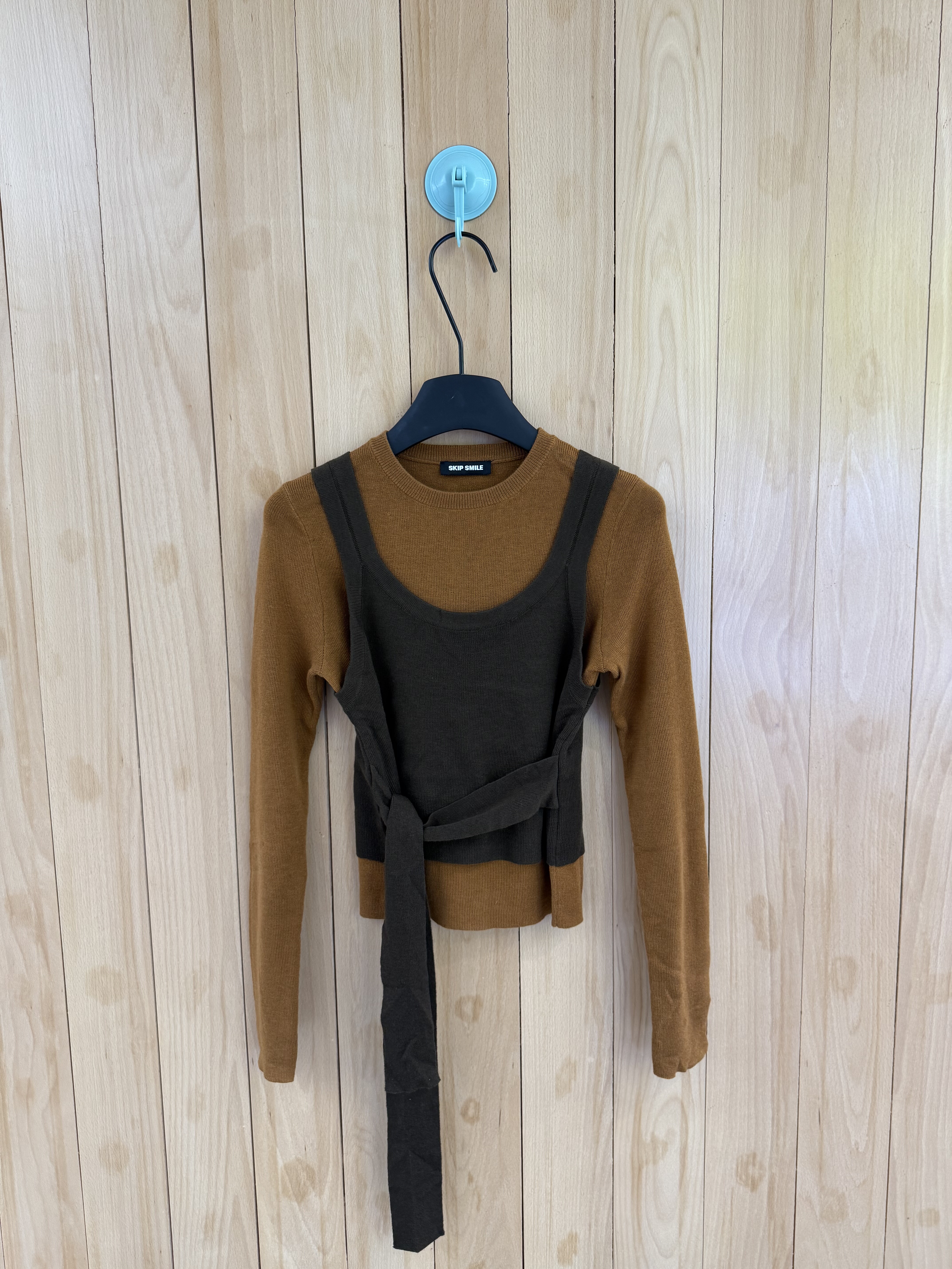 早春SKip Smile正确版辣妹甜酷针织撞色假两件套吊带时髦 毛衣入