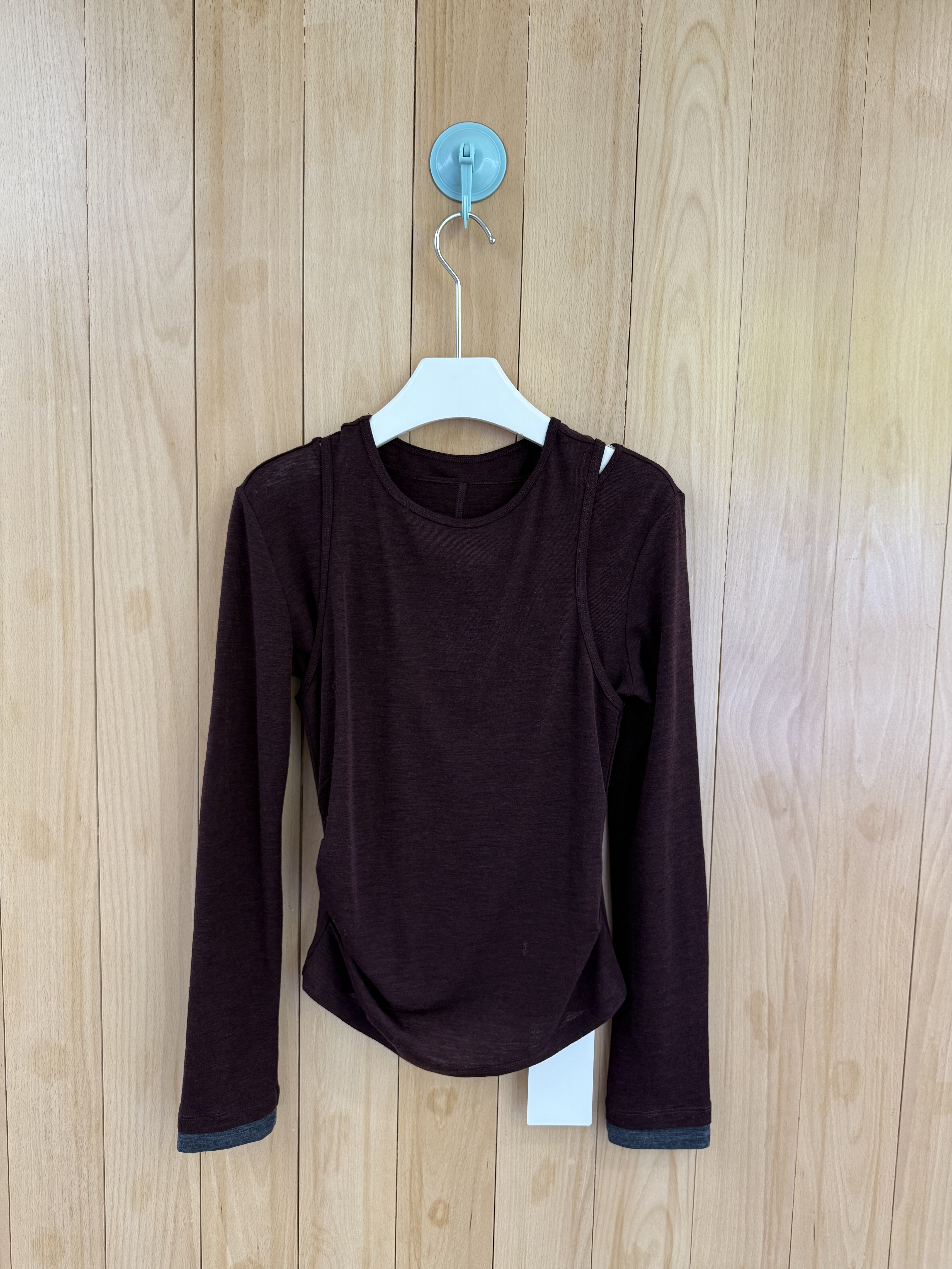 26早春南油APcantik小众辣妹复古针织棉露肩撞色袖假两件套 T恤入