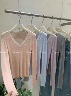 2026春夏重工烫钻气质V领冰丝针织长袖T恤打底衫女修身显瘦上午