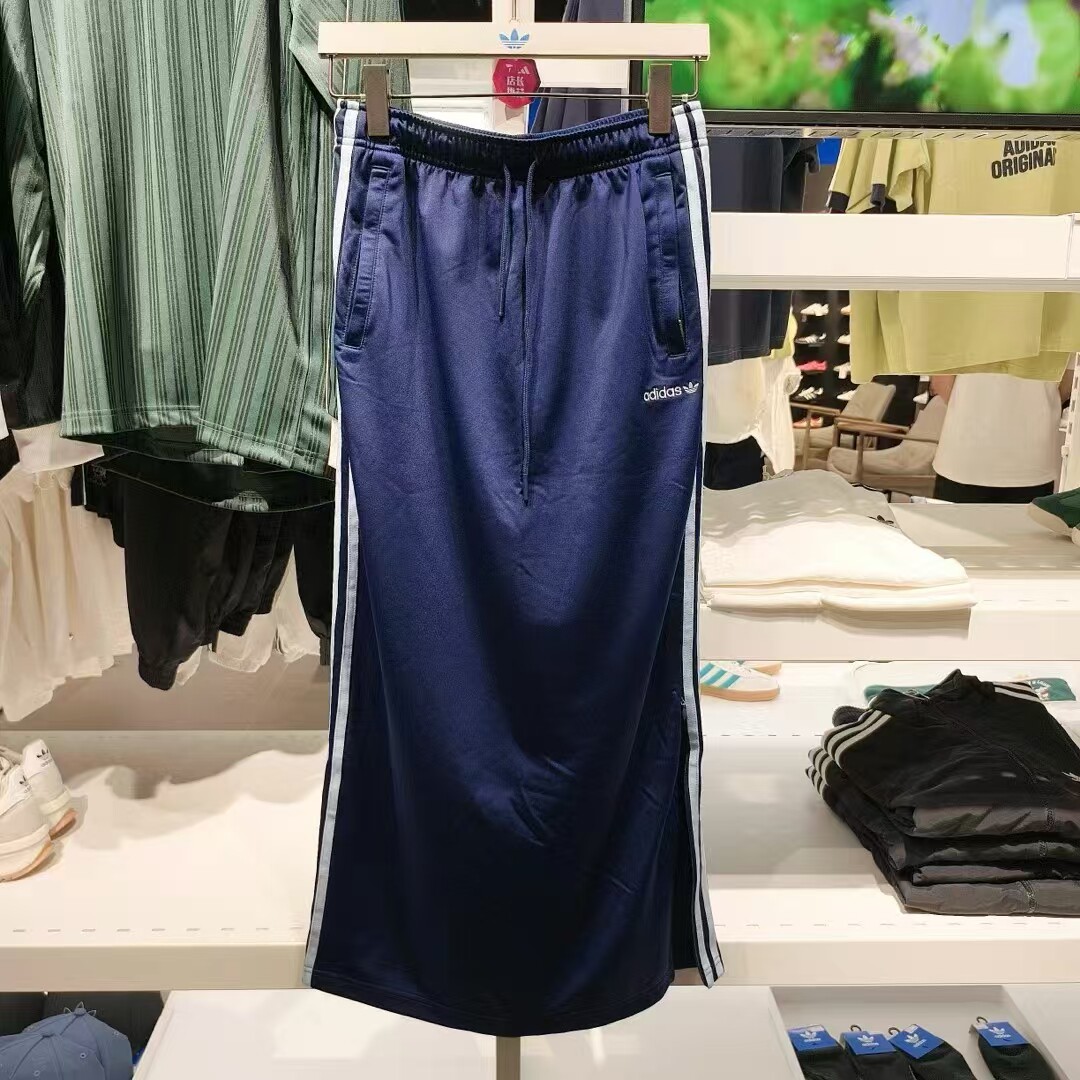 阿迪达斯运动休闲半身裙
