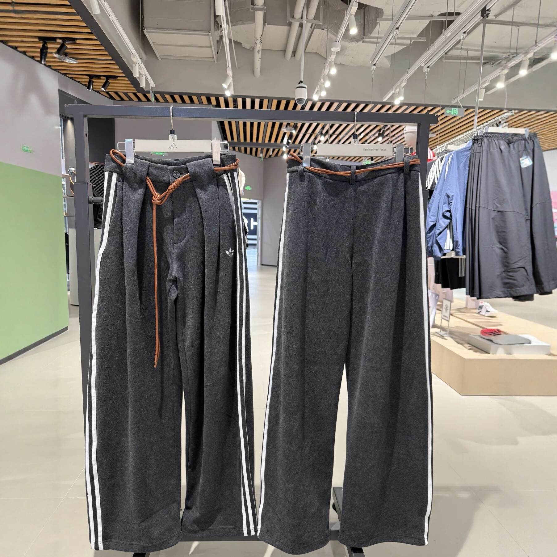 正品ADIDAS阿迪达斯女子复古运动休闲宽松长裤 LE9668阔腿裤