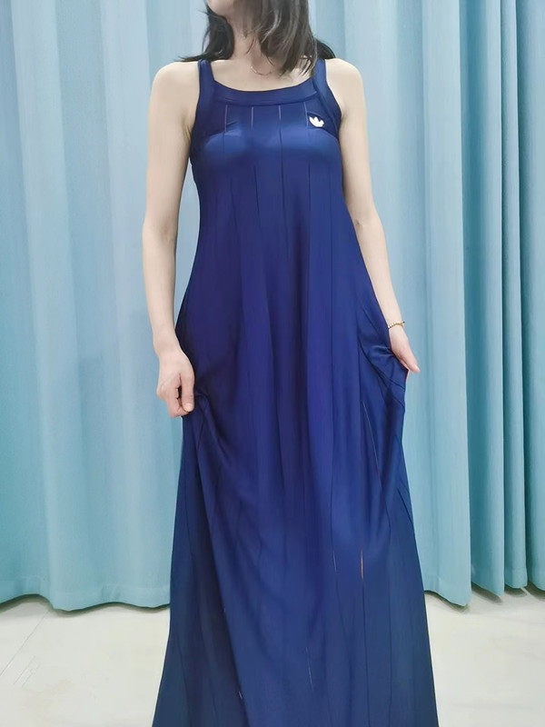 阿迪达斯连衣裙女圆领