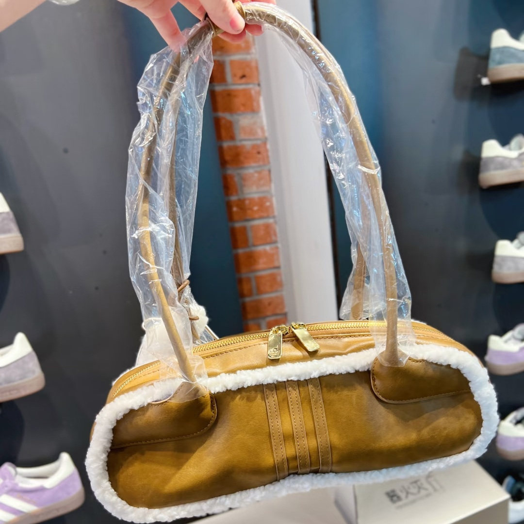 正品adidas阿迪达斯休闲法棍手提包挎包单肩包女包KT0859