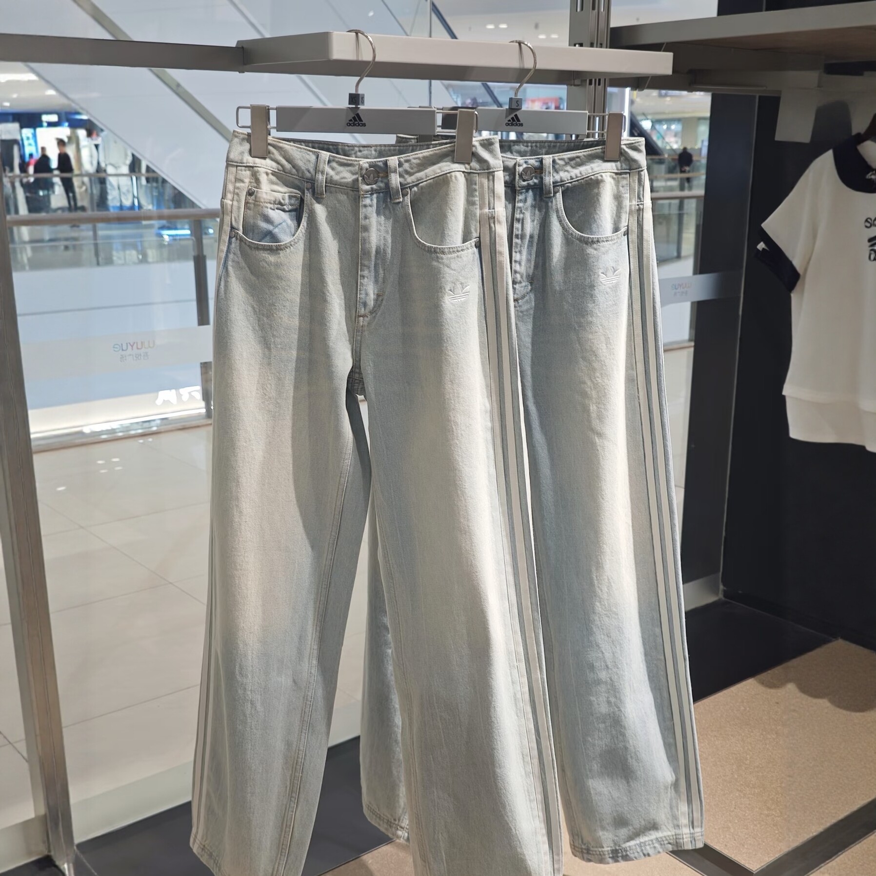 正品ADIDAS阿迪达斯女子浅色夏季运动休闲牛仔裤长裤KW2093