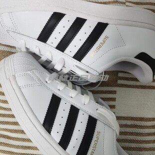 正品阿迪达斯adidas 贝壳头大童金标经典款低帮板鞋FU7712