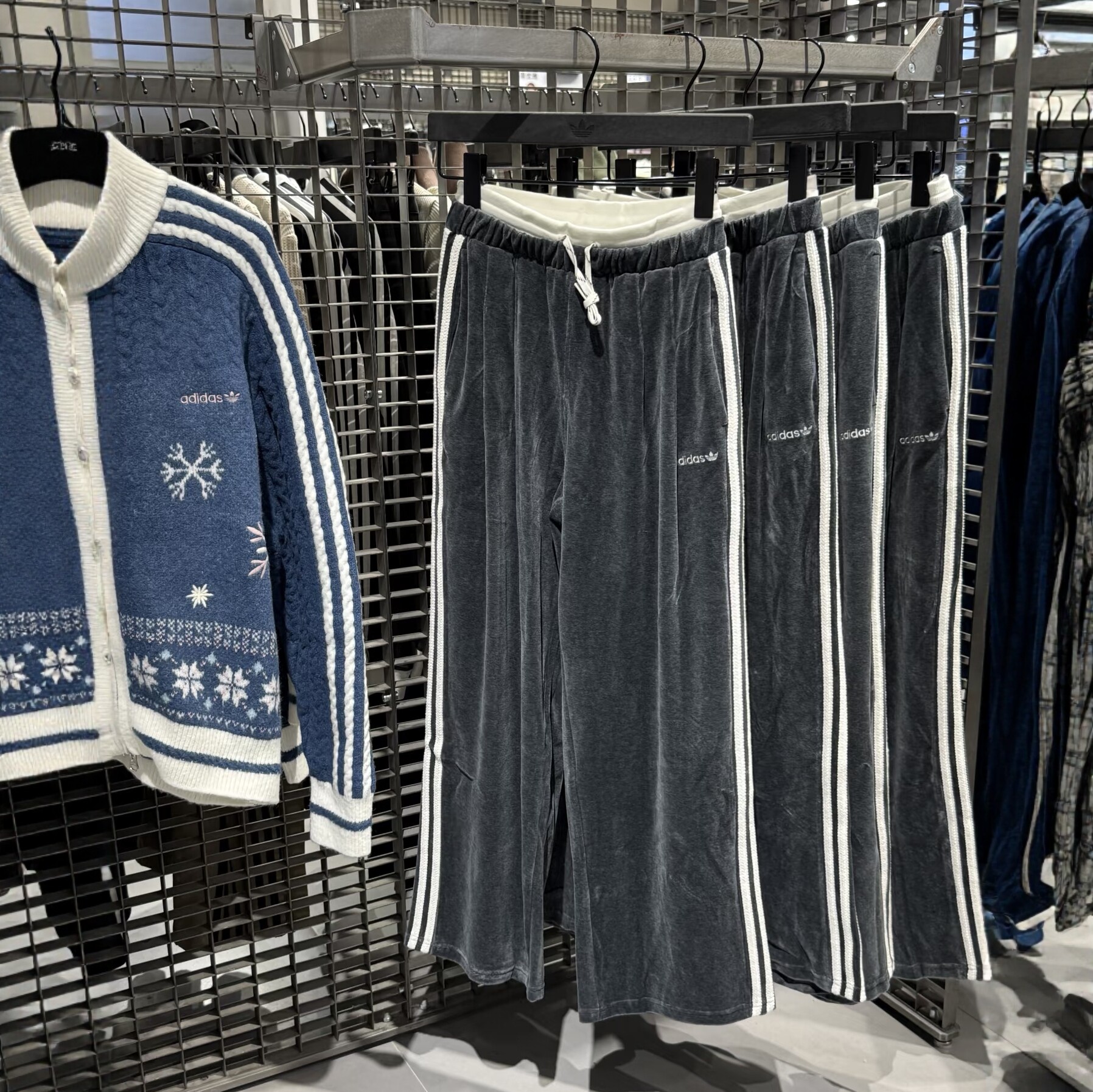 正品ADIDAS阿迪达斯运动休闲宽松针织运动长裤女裤子KW8122