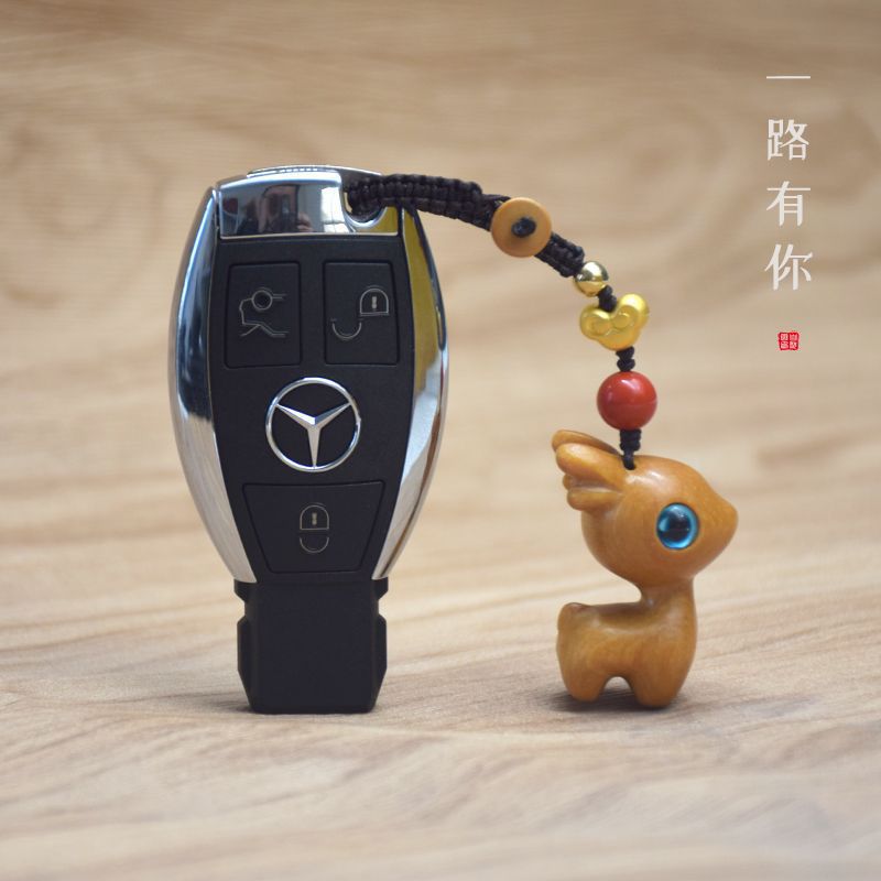 可爱一路檀木小鹿汽车钥匙扣挂件