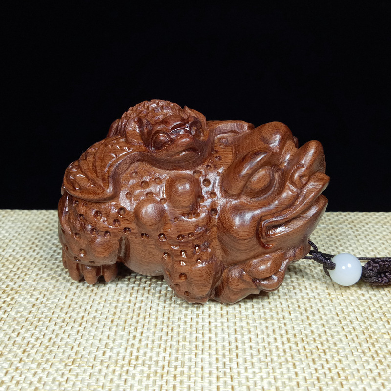 黄花梨貔貅手把件金蟾蝙蝠木雕文