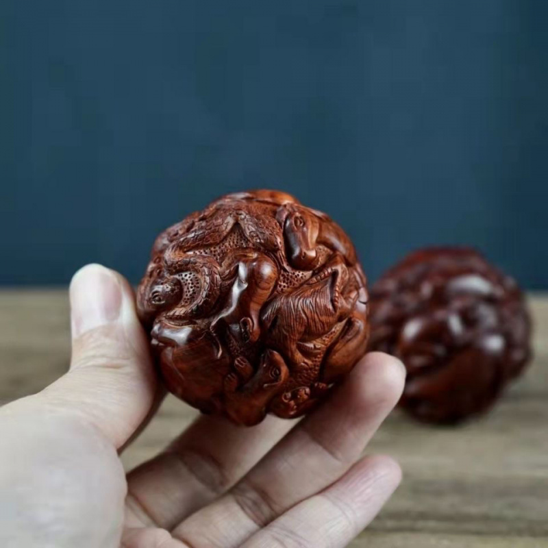 十二生肖手球核桃球红木雕刻盘玩