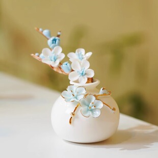 陶瓷手工捏花羊脂玉瓷蓝梅花瓶温润通透描金瓷花器插梅花瓷摆件瓶
